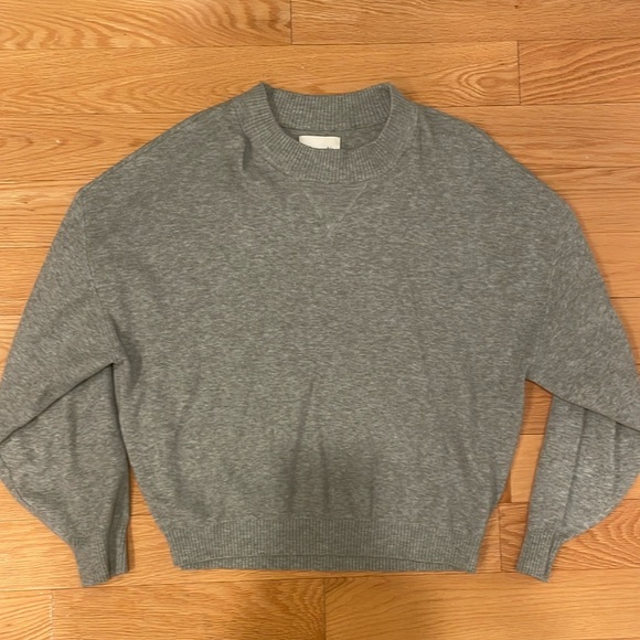 Abercrombie grey long sleeve sweater - Picture 1 of 3